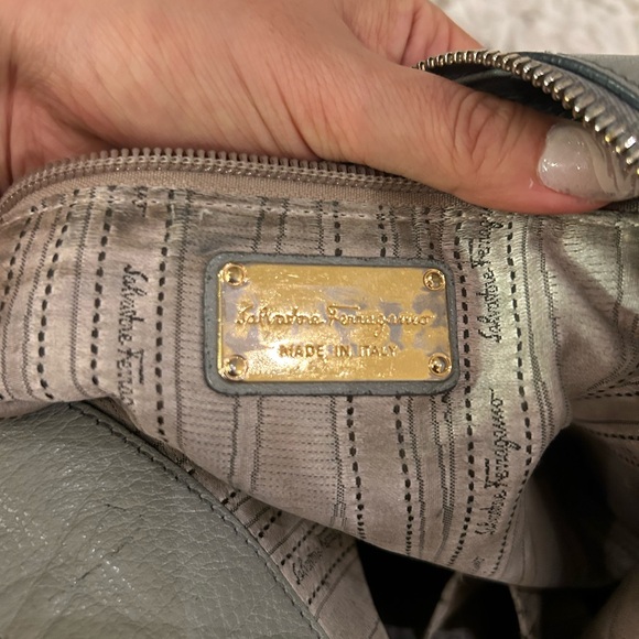 Salvatore Ferragamo Gray Leather Hobo Bag with Gold Chain vintage - Picture 5 of 7